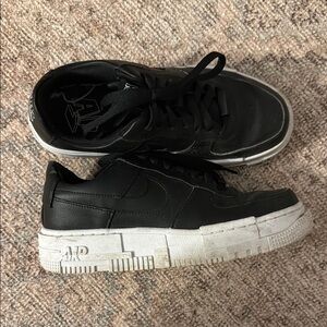 Nike Black and White Sneakers Sleek Urban Design